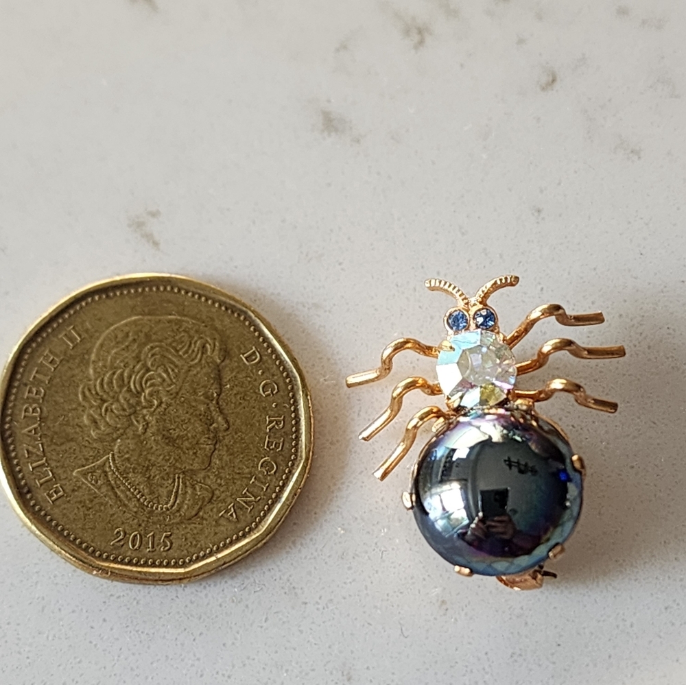 Whimsical Gold and Black Spider Brooch with Dynamic Design - Picture 6 of 6